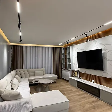 Luxury Spacious - *