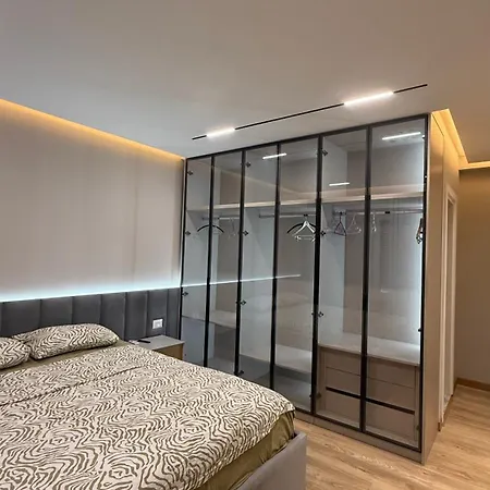 Apartment Luxury Spacious - Tirana