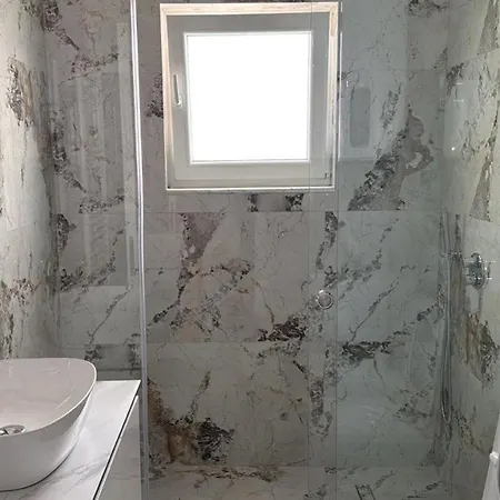 Apartment Luxury Spacious - Tirana